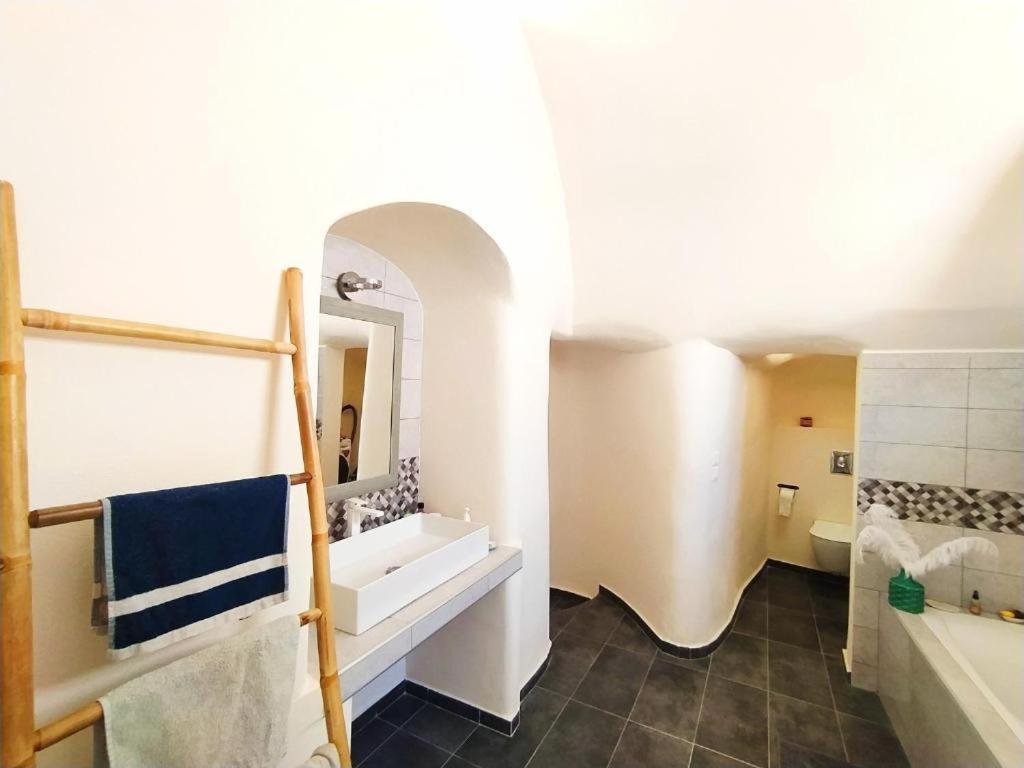 Dream Home- Santorini Cave House Karterados  Extérieur photo
